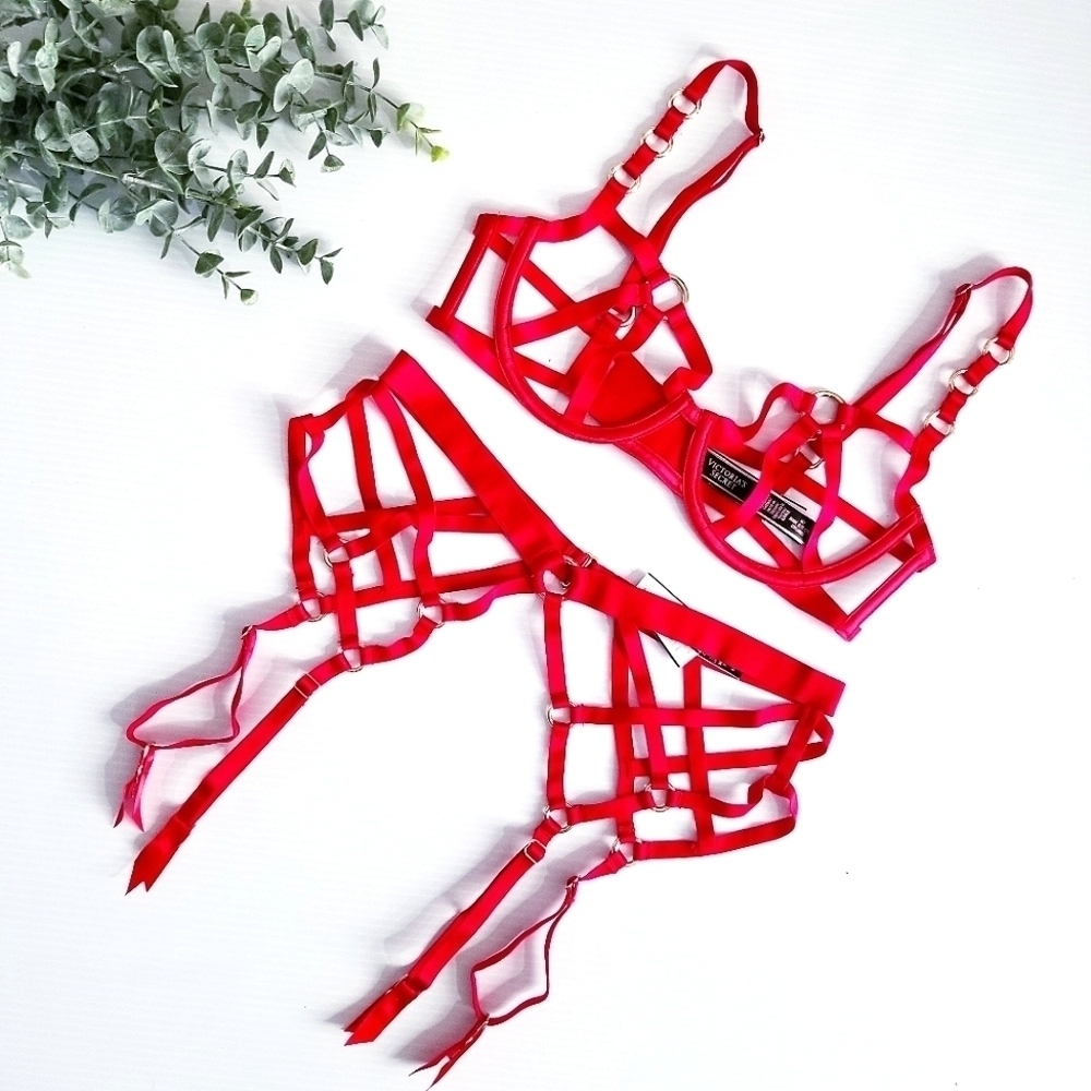 VICTORIA'S SECRET Red Very Sexy Strappy Harness Bra & Garther Belt 2 Pc Set